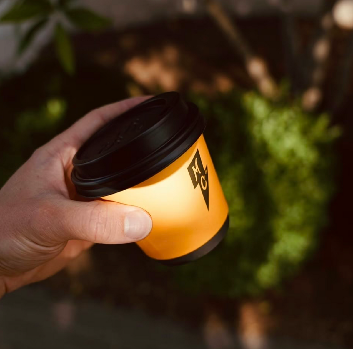 Noissue custom printed cups by Pinlord.com, eco-friendly manufacturer, showing colorful reusable coffee cups on a white background.