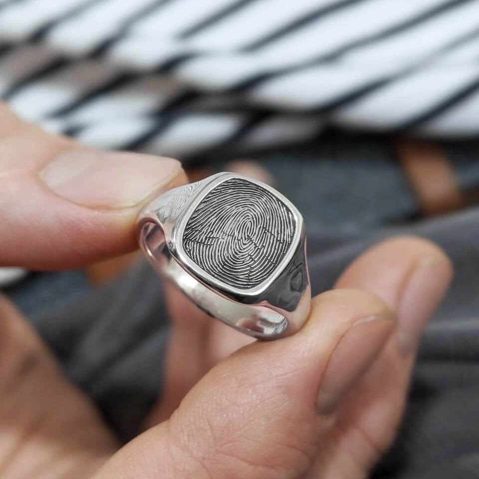 Custom Signet Rings - Pinlord.com