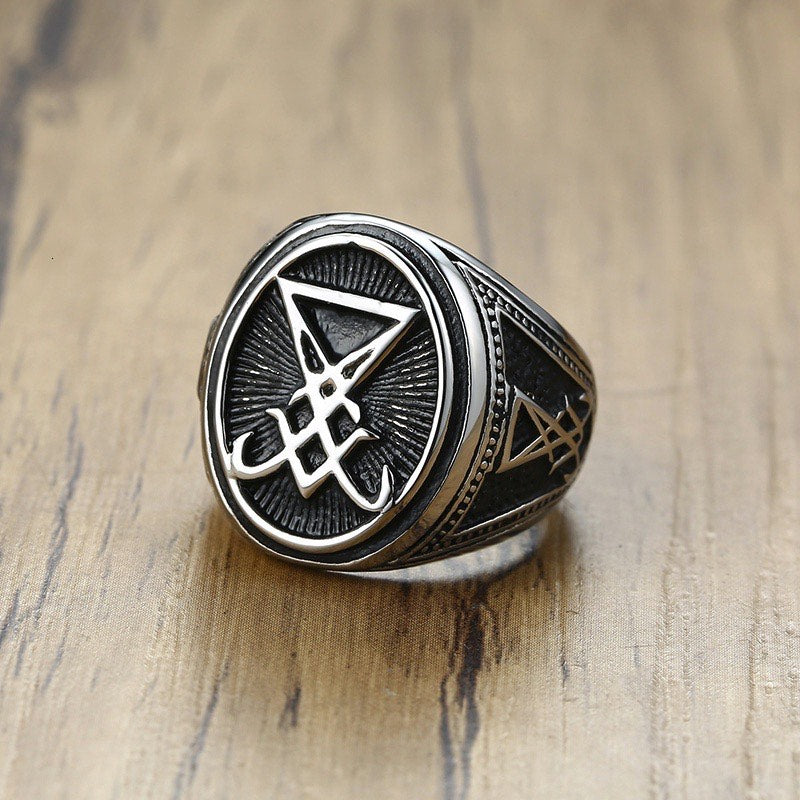 Custom Signet Rings - Pinlord.com